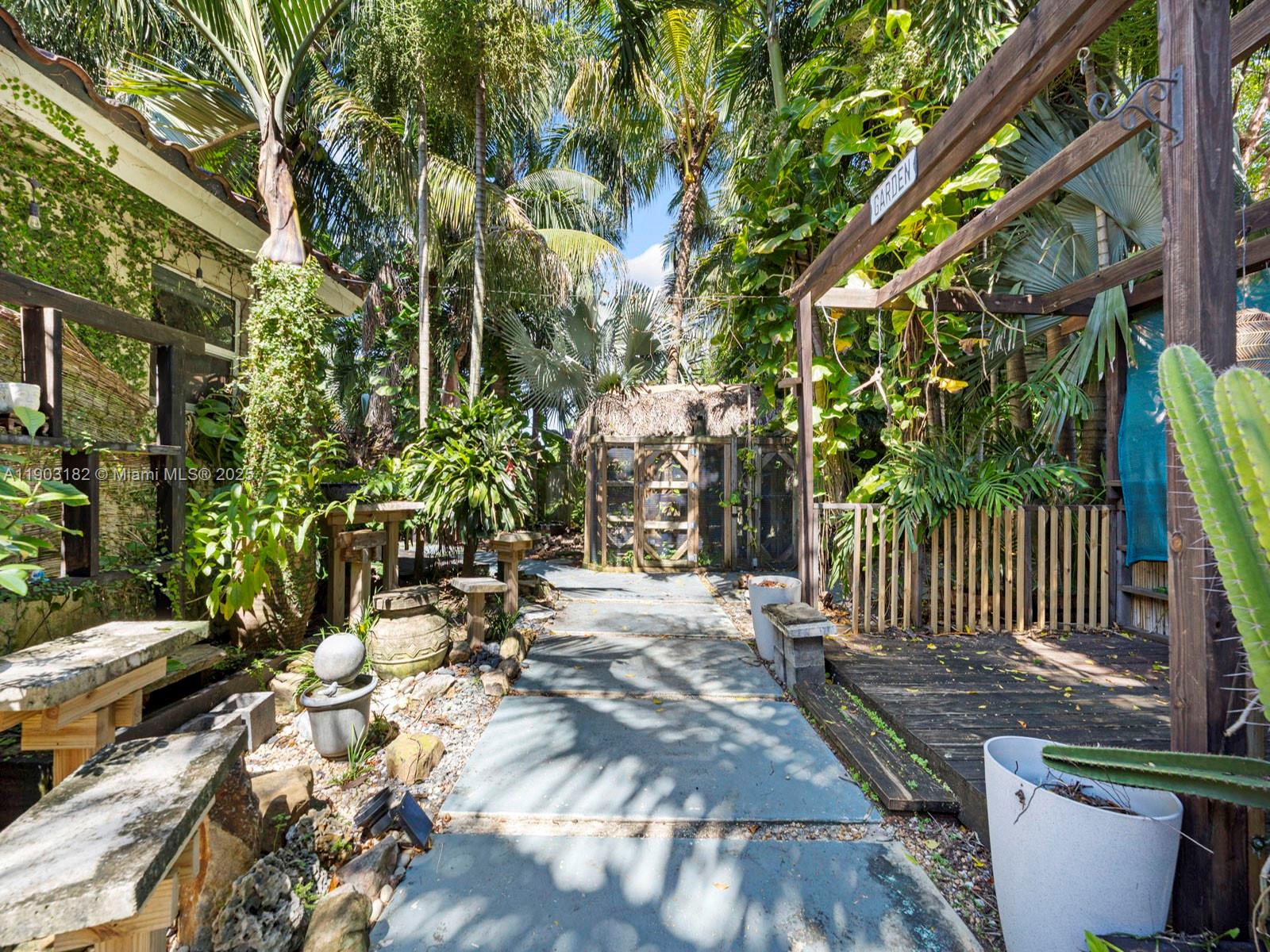 REDLAND REEF - Residential