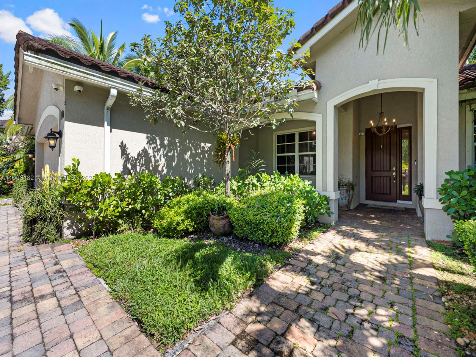 REDLAND REEF - Residential