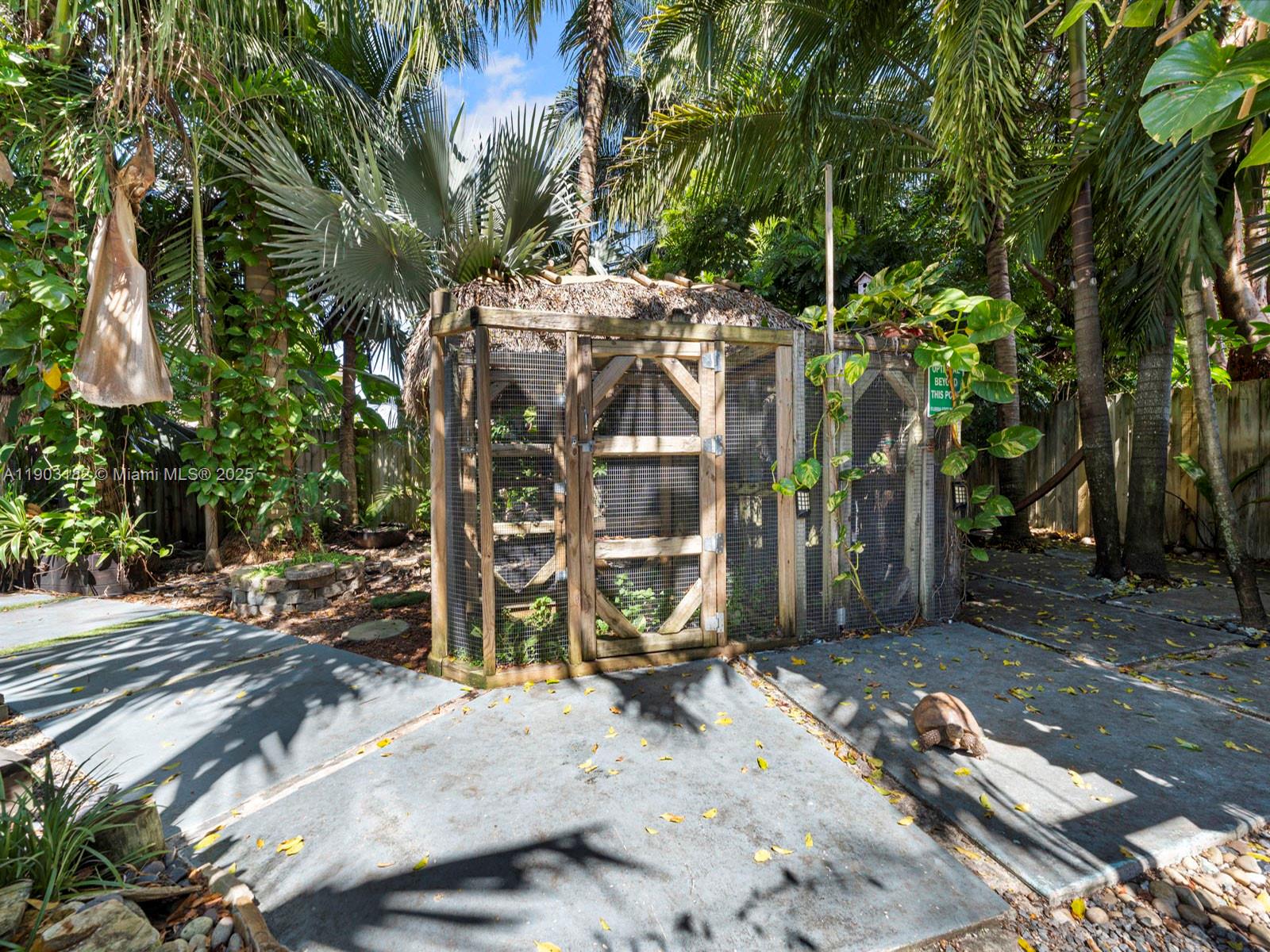 REDLAND REEF - Residential