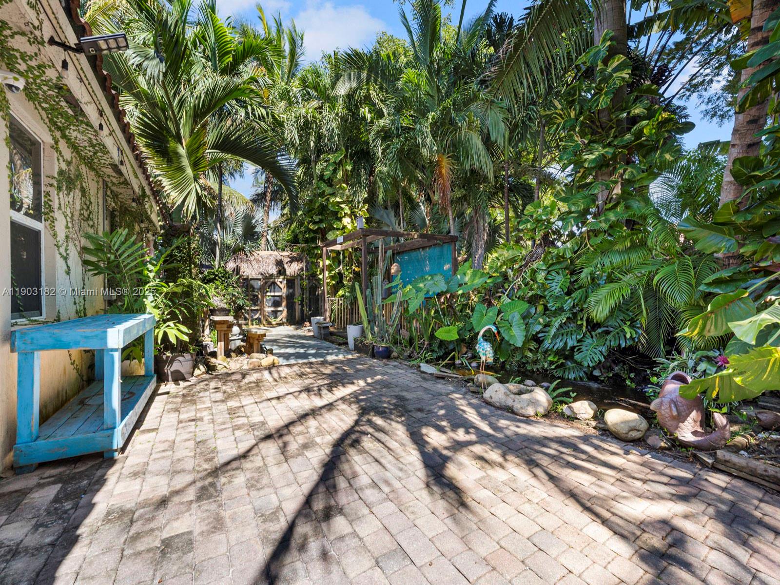 REDLAND REEF - Residential