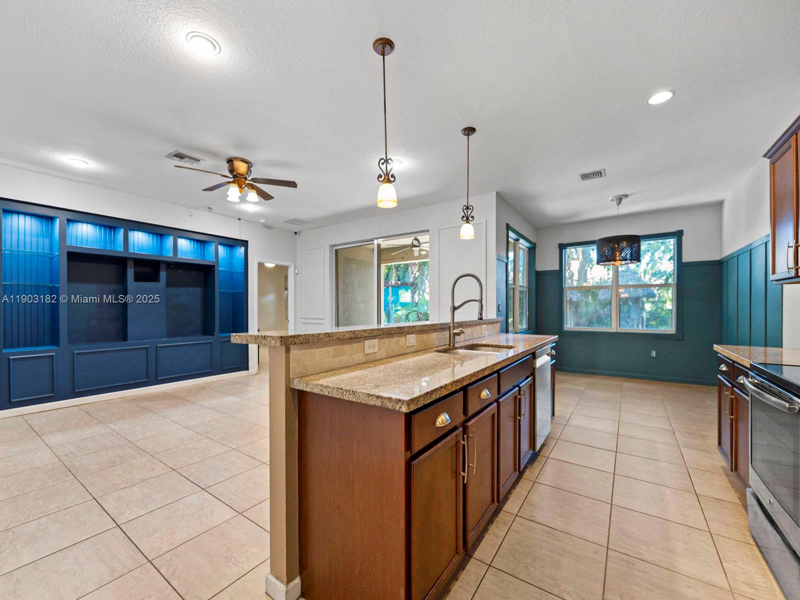 REDLAND REEF - Residential