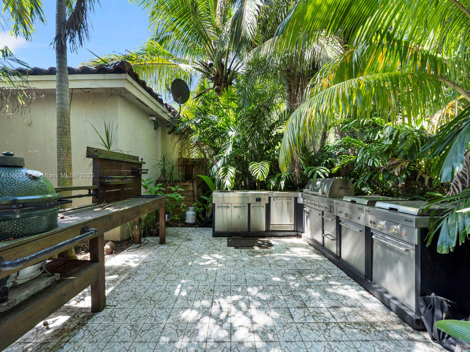 REDLAND REEF - Residential