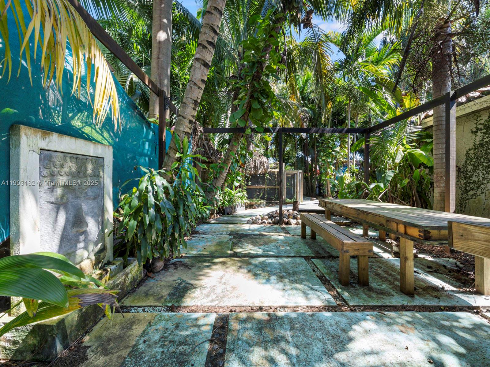 REDLAND REEF - Residential