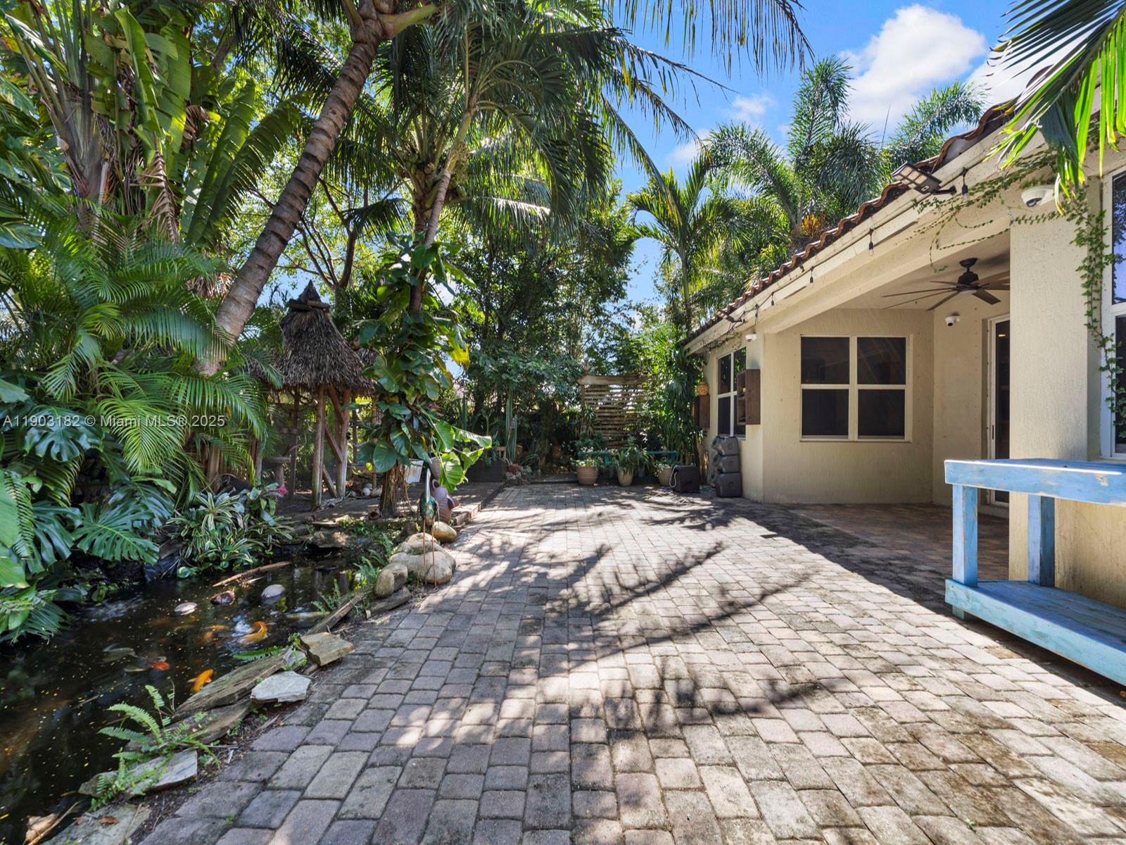 REDLAND REEF - Residential