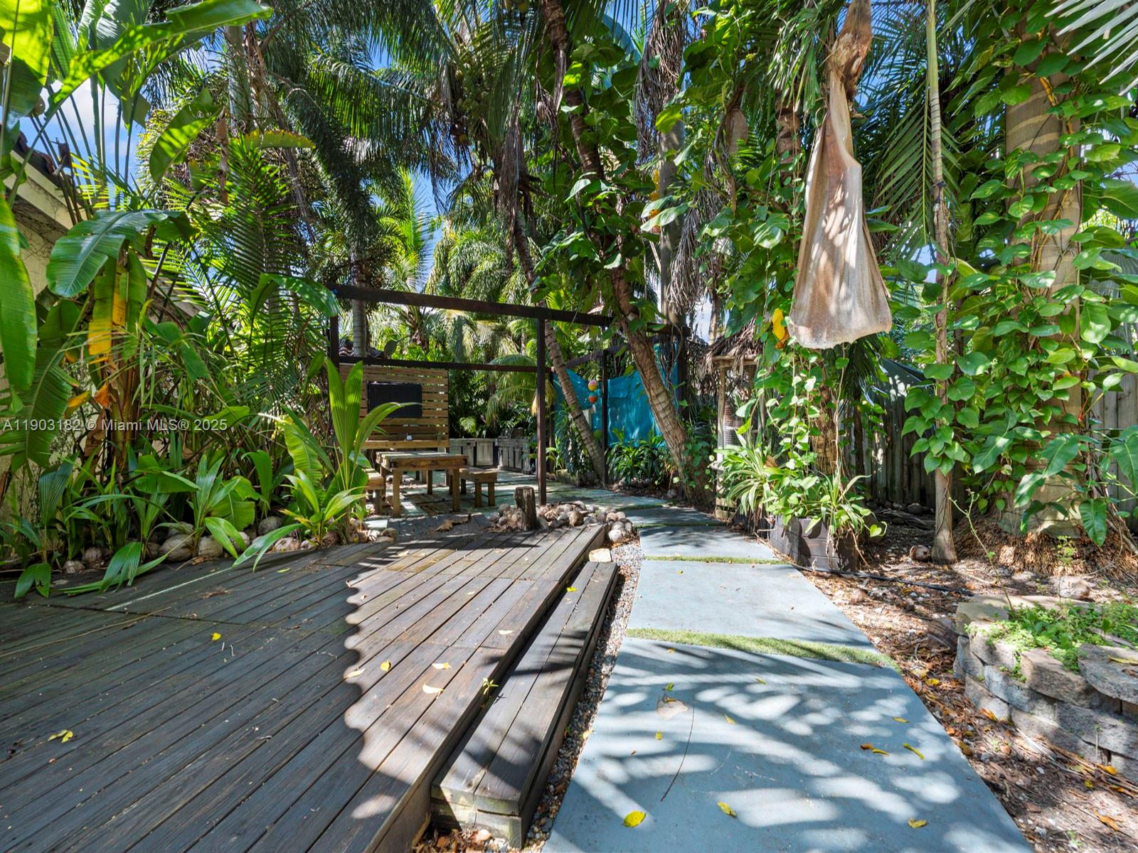REDLAND REEF - Residential