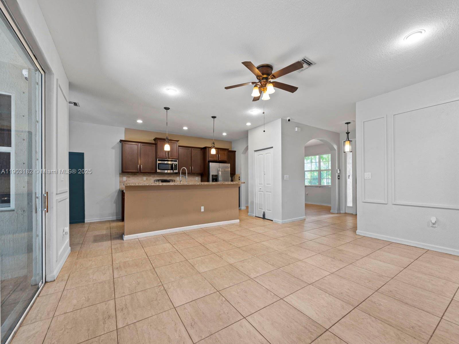 REDLAND REEF - Residential