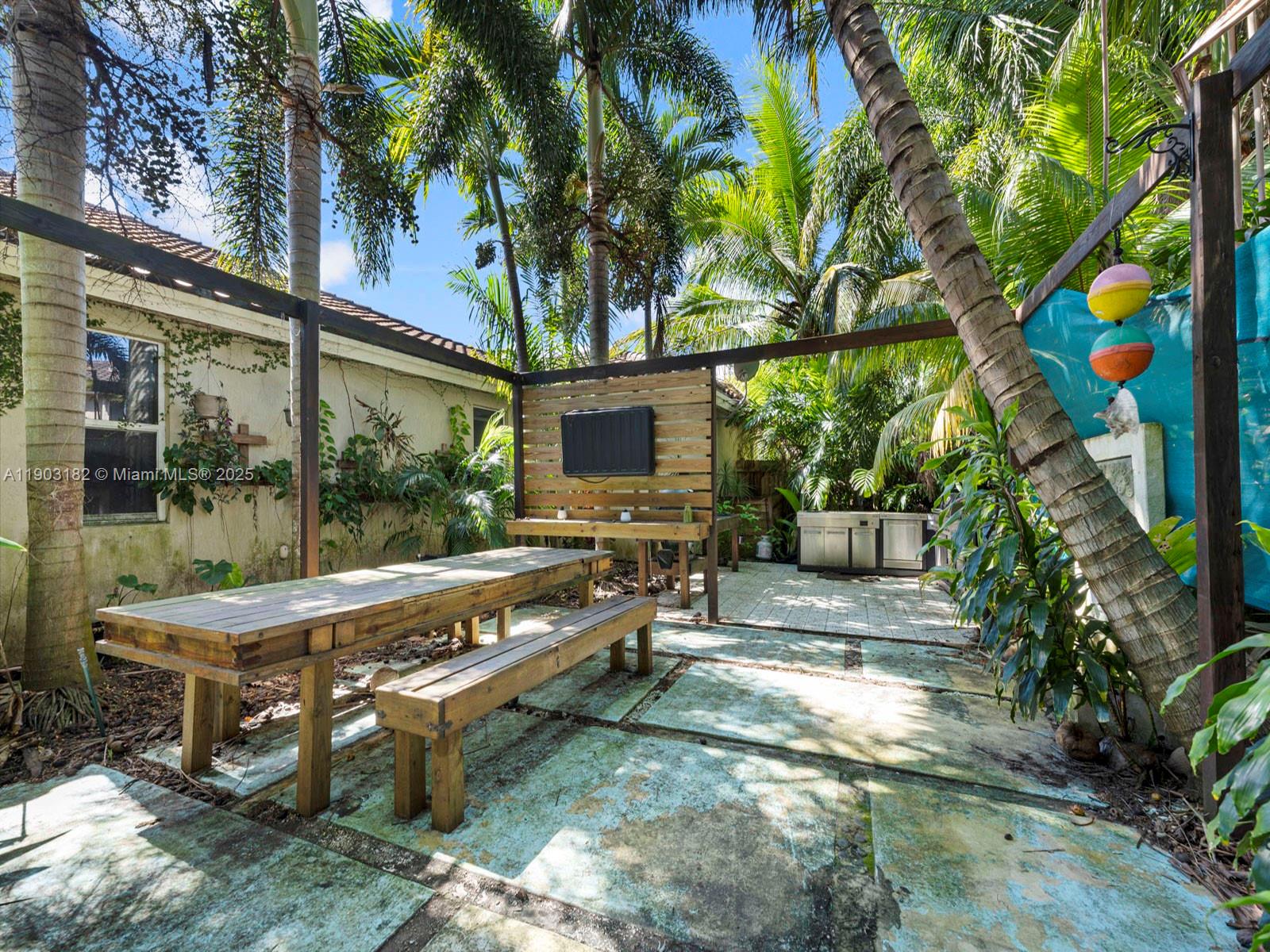 REDLAND REEF - Residential
