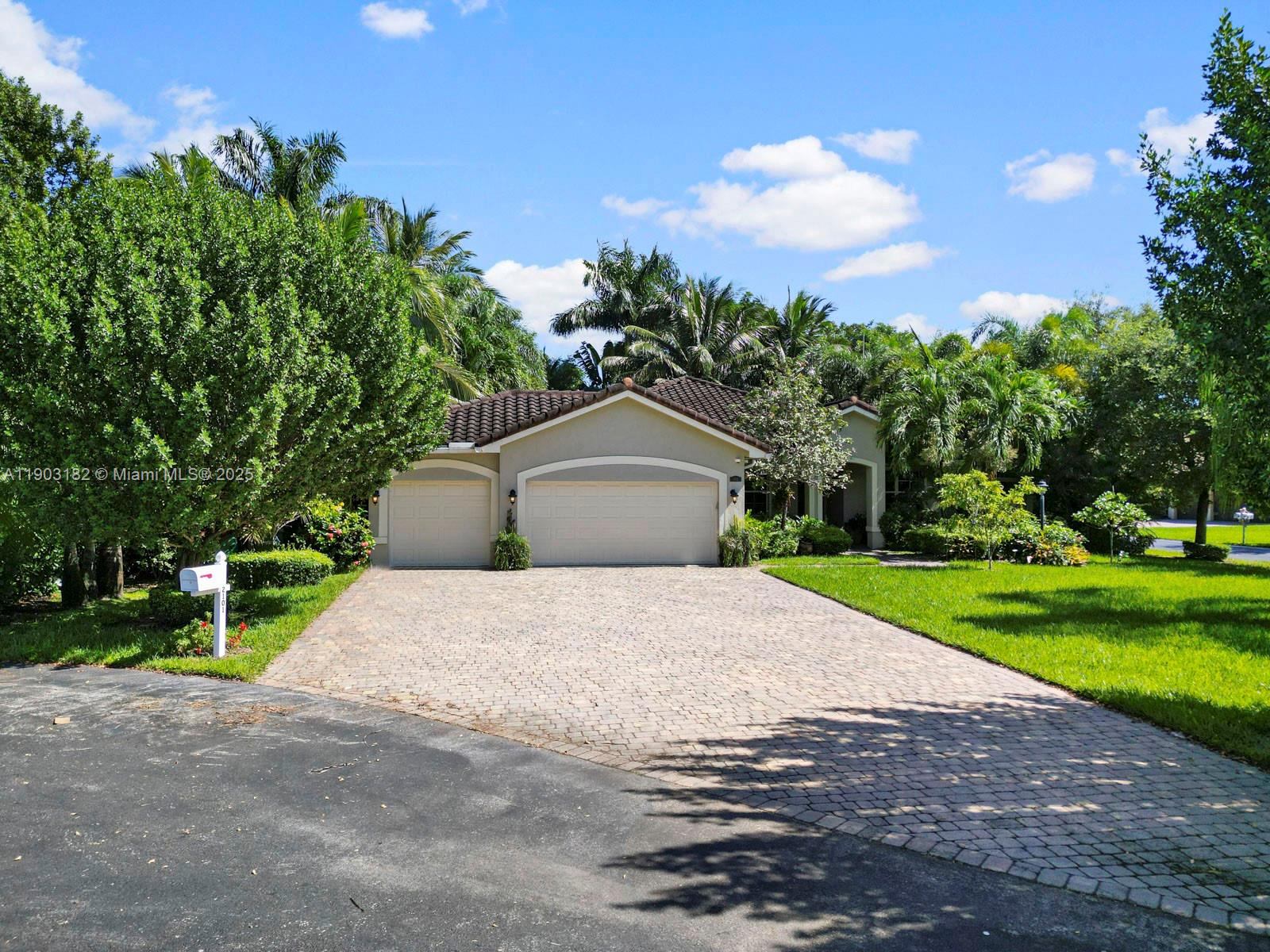 REDLAND REEF - Residential
