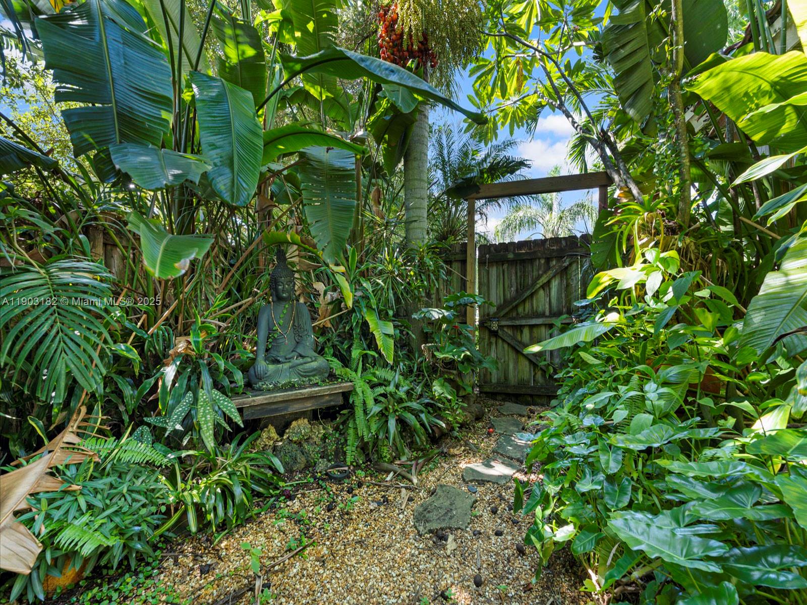REDLAND REEF - Residential