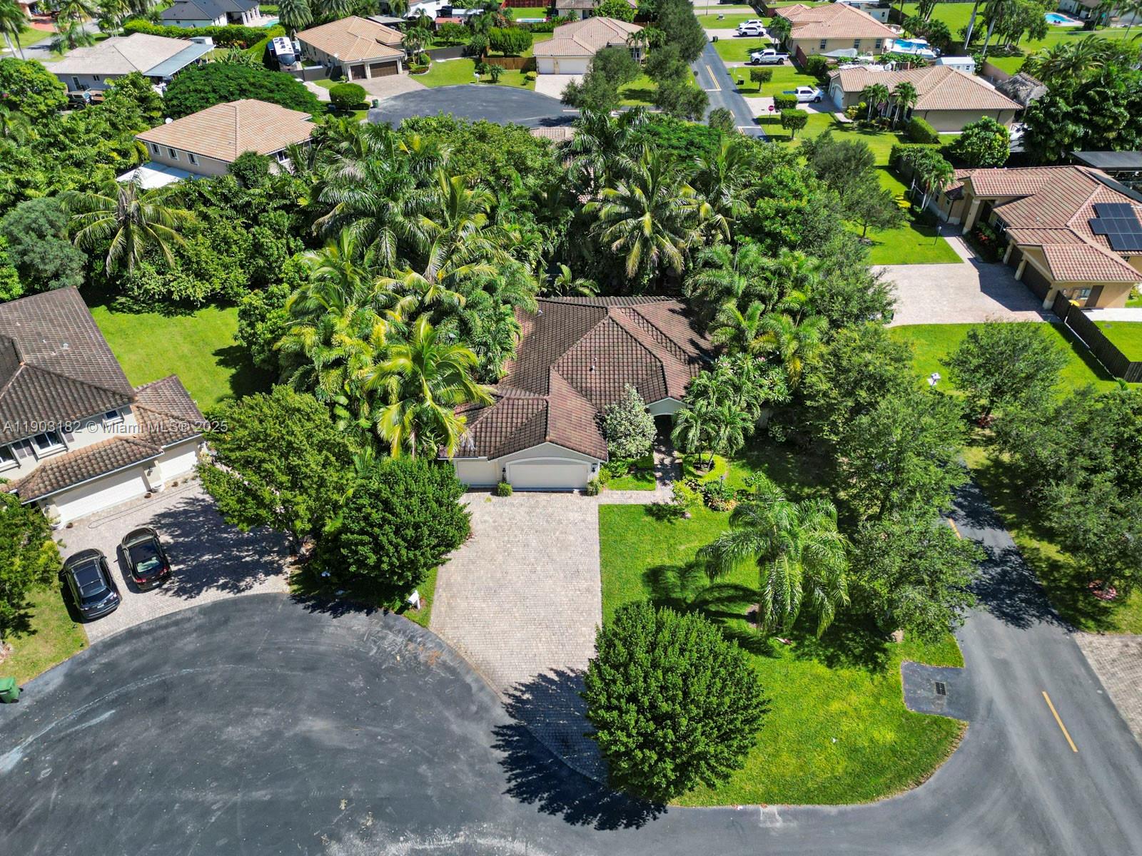 REDLAND REEF - Residential