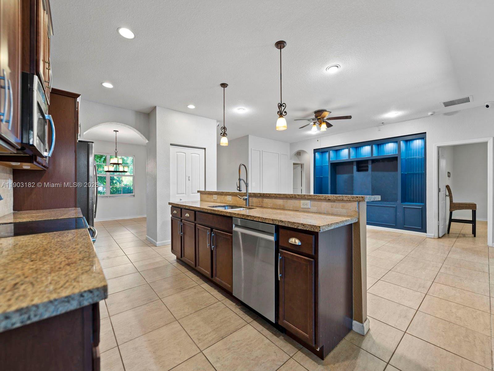 REDLAND REEF - Residential