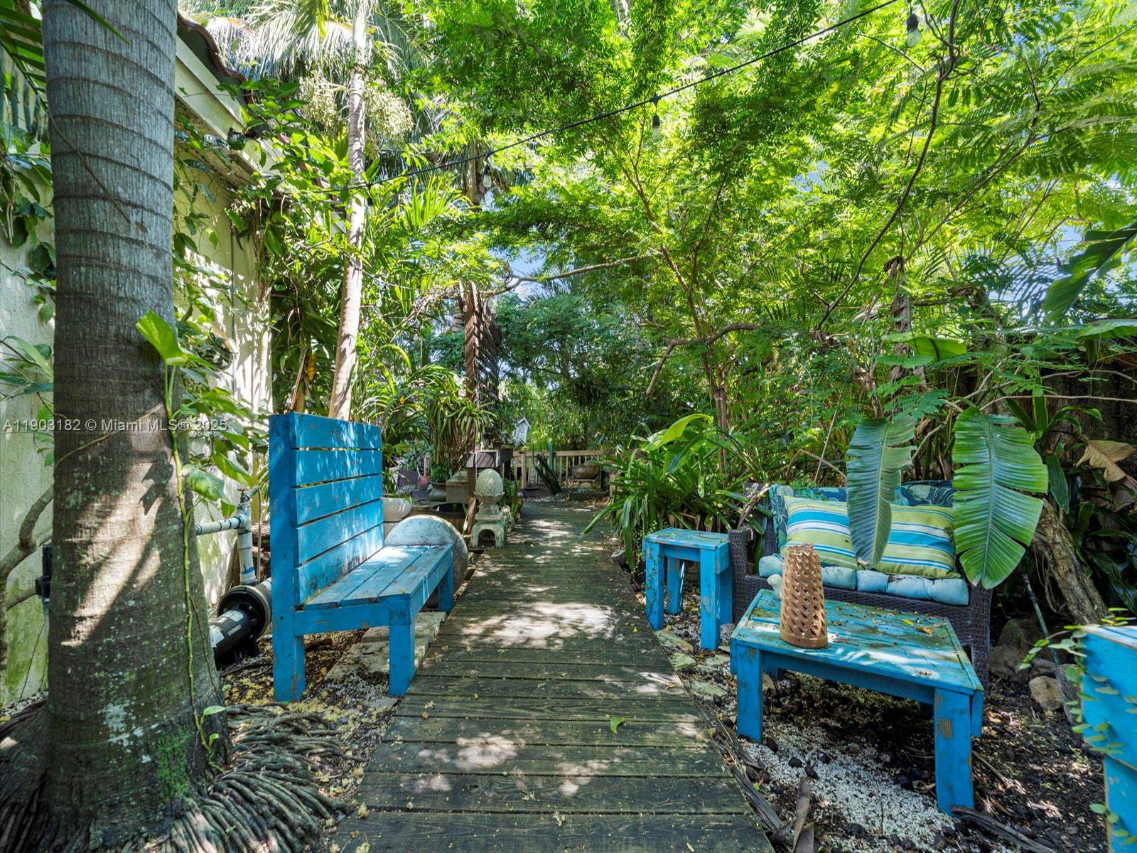 REDLAND REEF - Residential