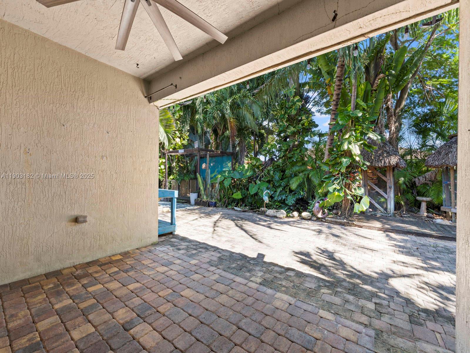 REDLAND REEF - Residential