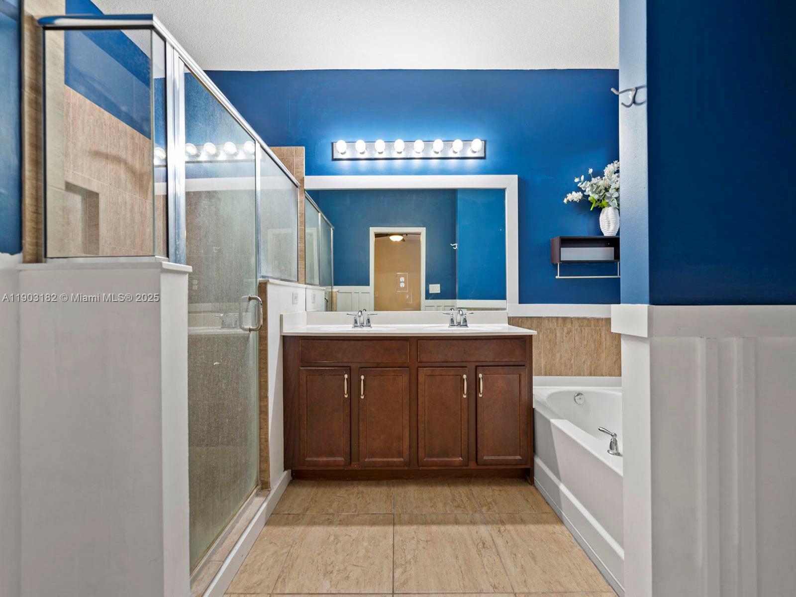 REDLAND REEF - Residential