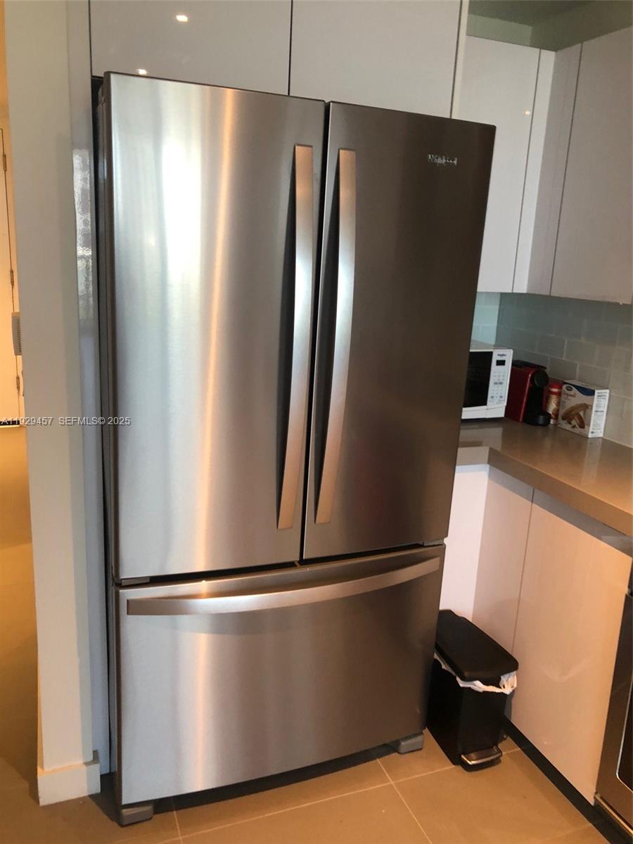 CANVAS CONDO - Residential Lease