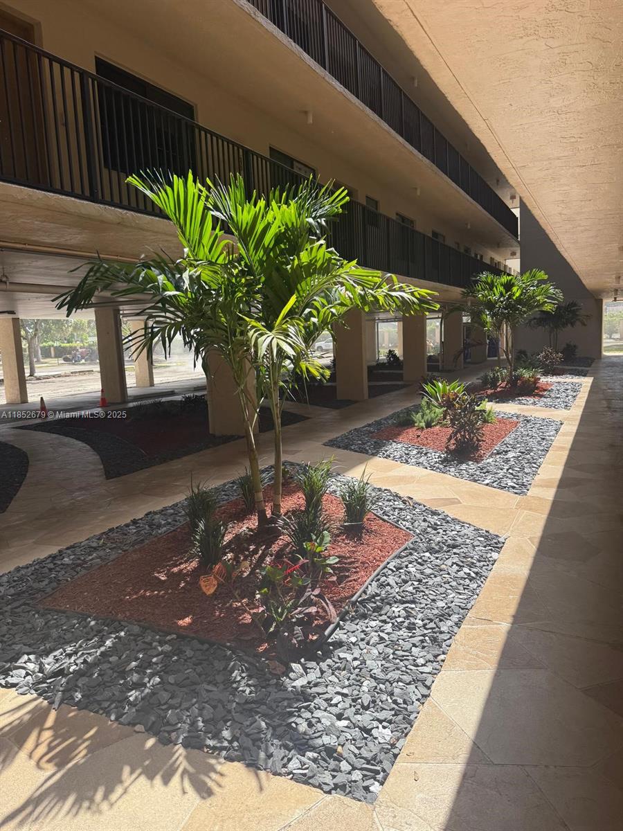 Welcome to this bright and spacious 1350 sqft 2-bed, 2-bath condo, offering comfort,
clean, and well-maintained with variety of fantastic amenities including a heated pool , gym
tennis court , library, BBQ AREA , Water and internet are included in the H0A.
