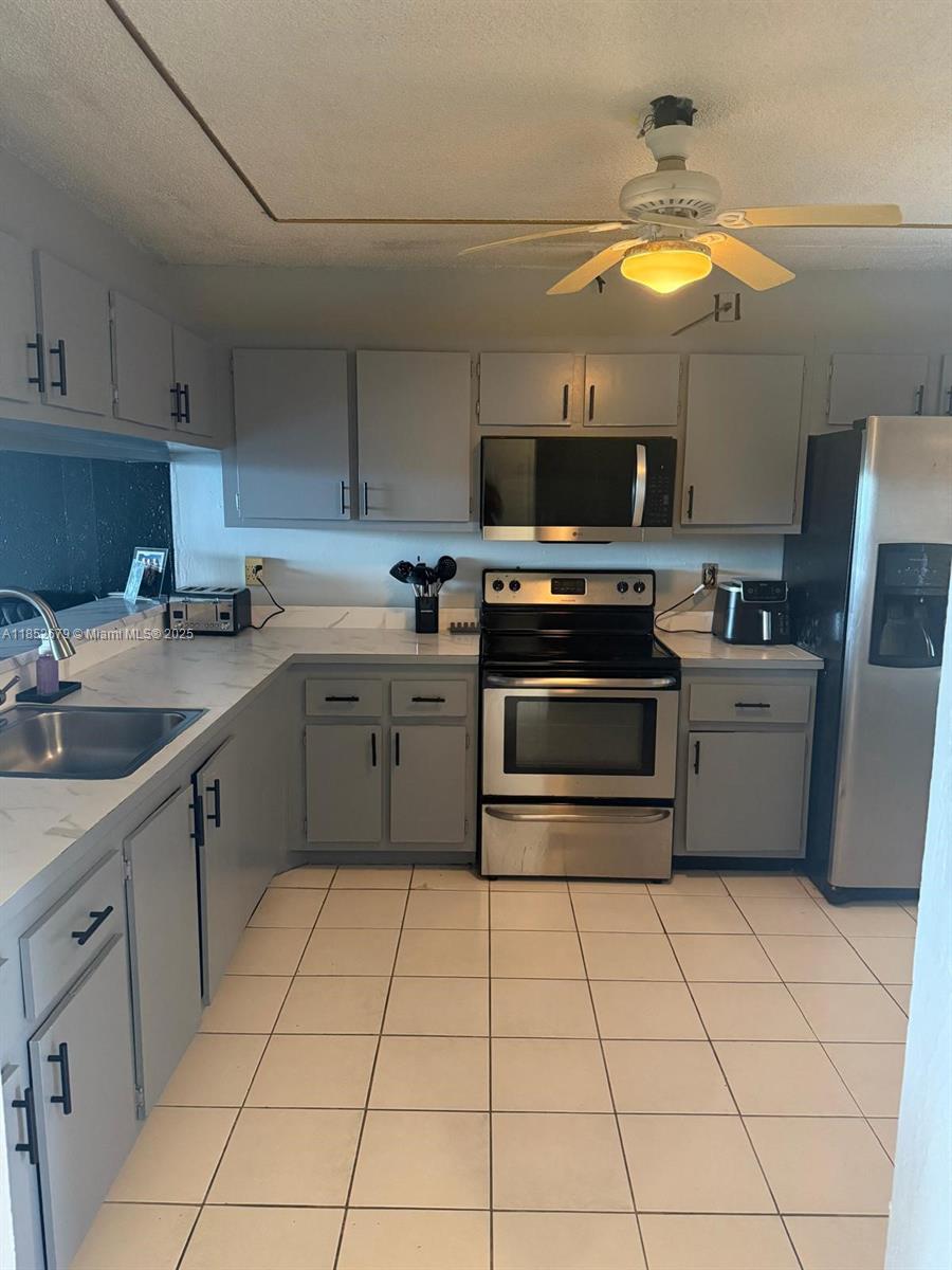 EATON AT HAMPTONS WEST CO - Residential