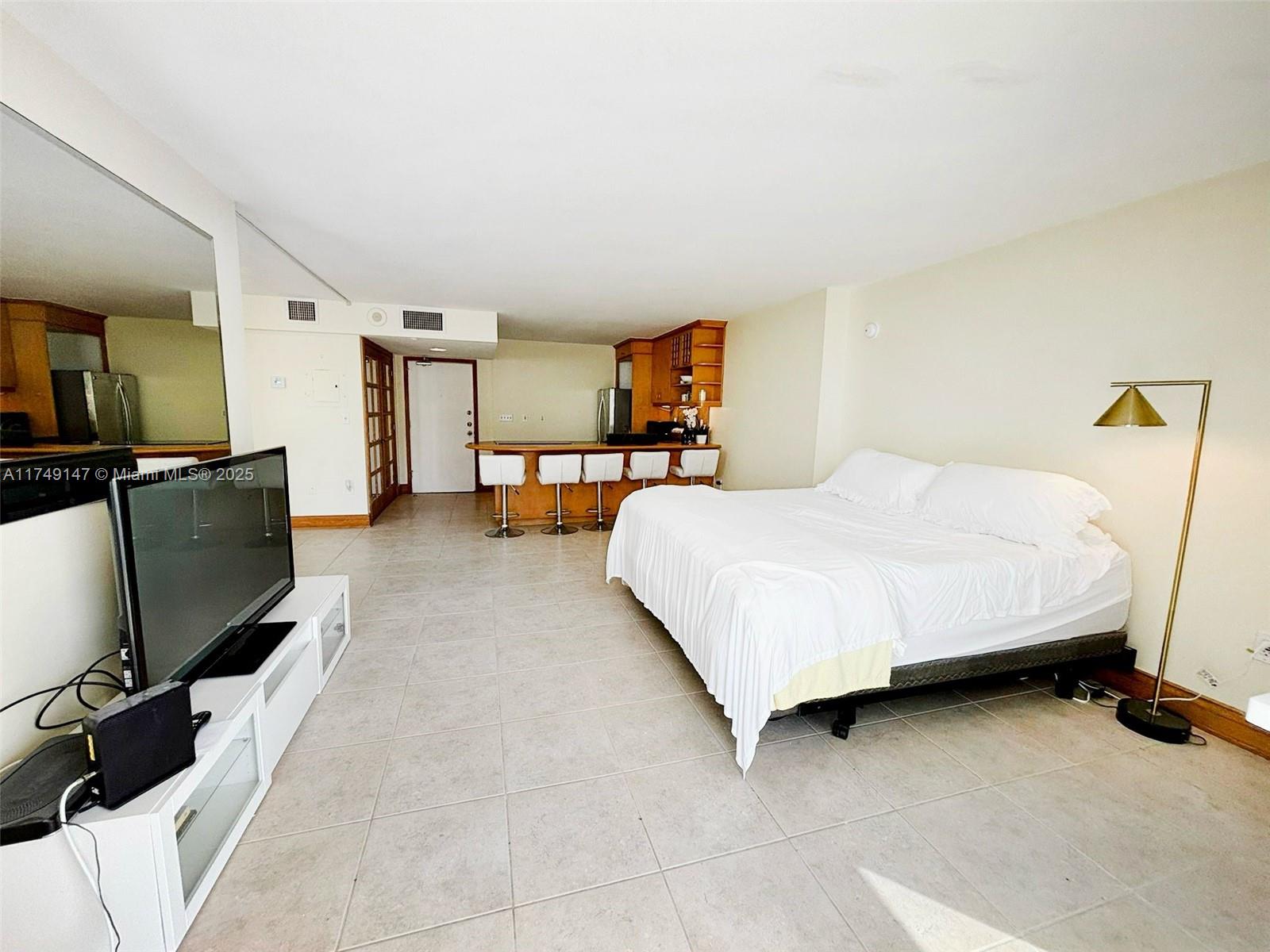 345 Ocean Dr 914