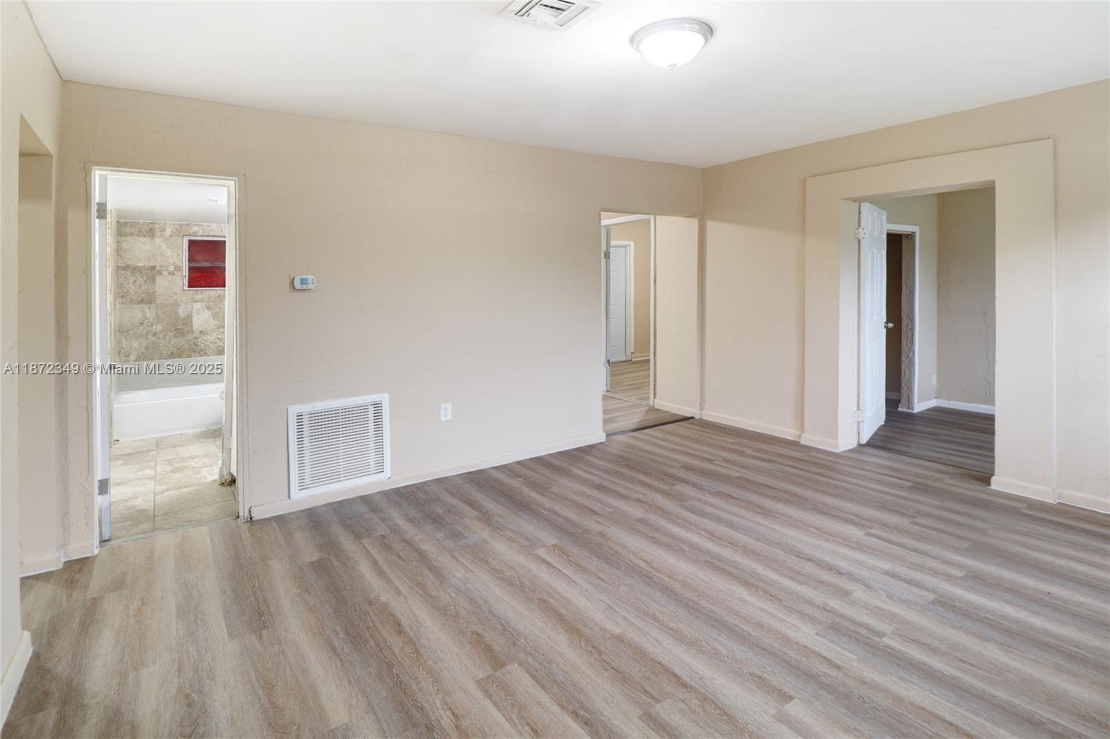 33-48-42 E 50 OF W 100 OF - Residential