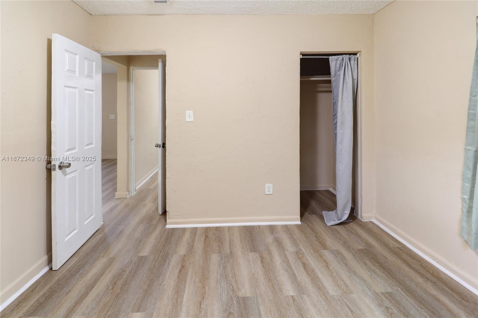 33-48-42 E 50 OF W 100 OF - Residential