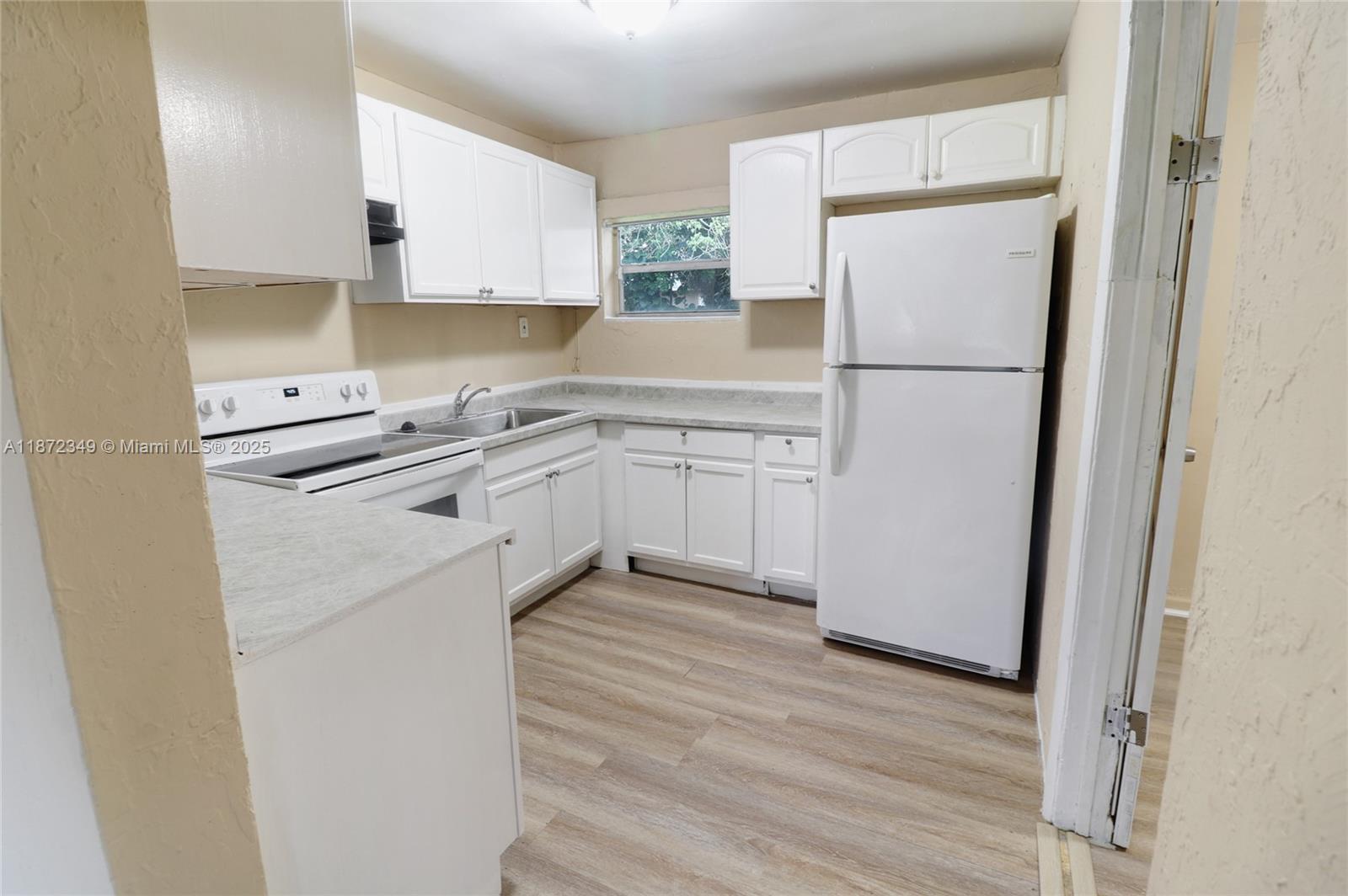 33-48-42 E 50 OF W 100 OF - Residential