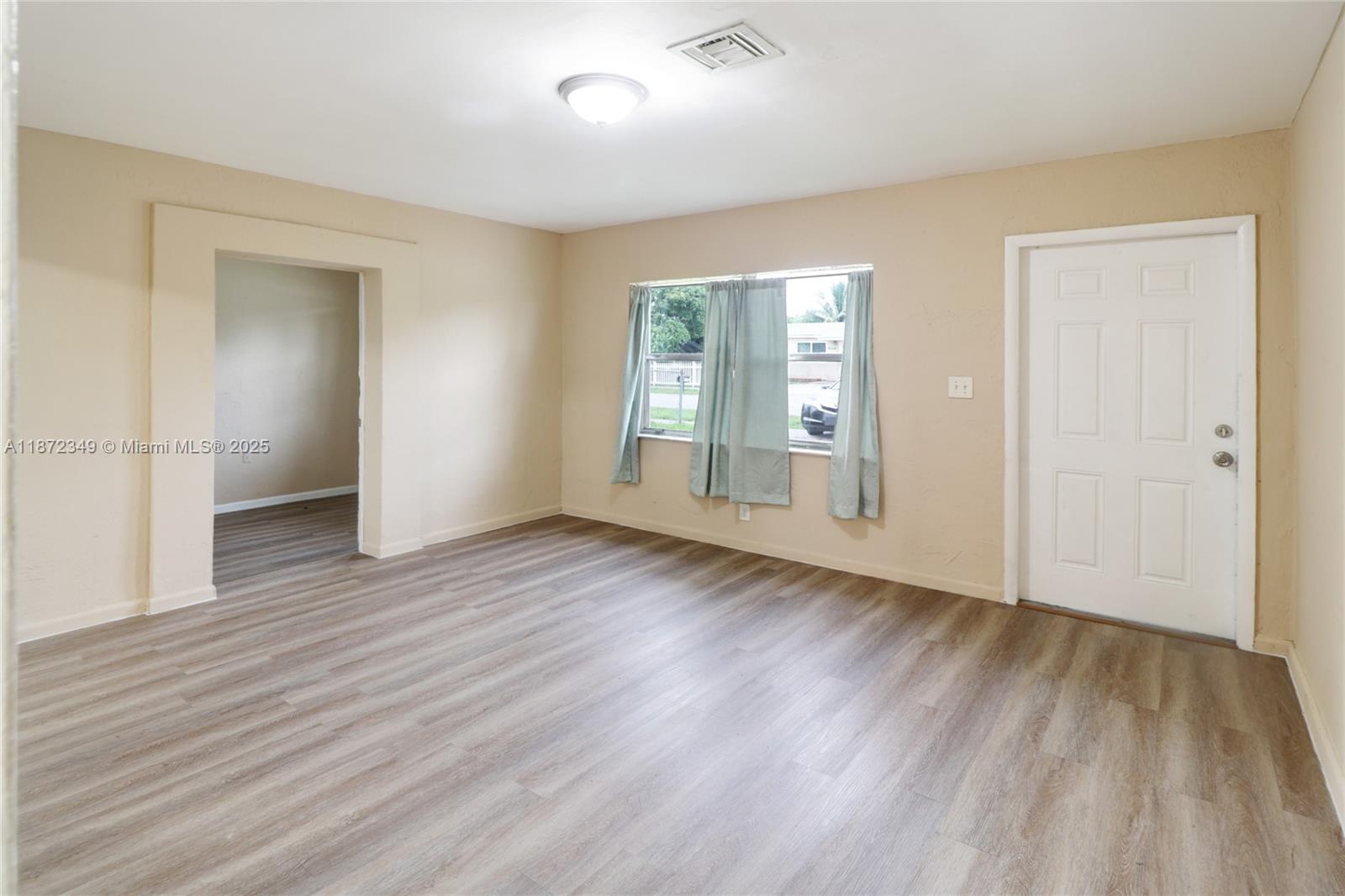 33-48-42 E 50 OF W 100 OF - Residential