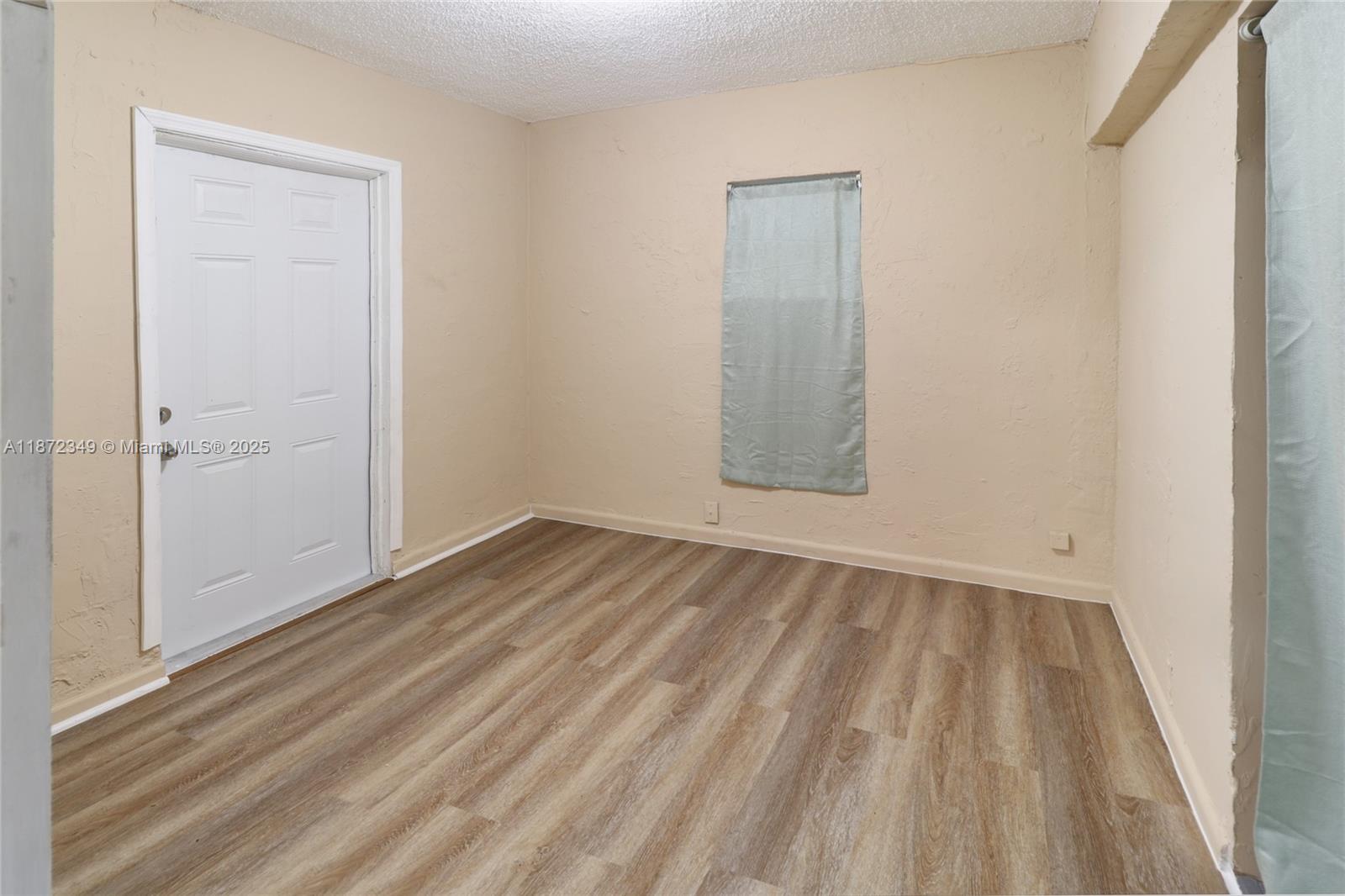 33-48-42 E 50 OF W 100 OF - Residential