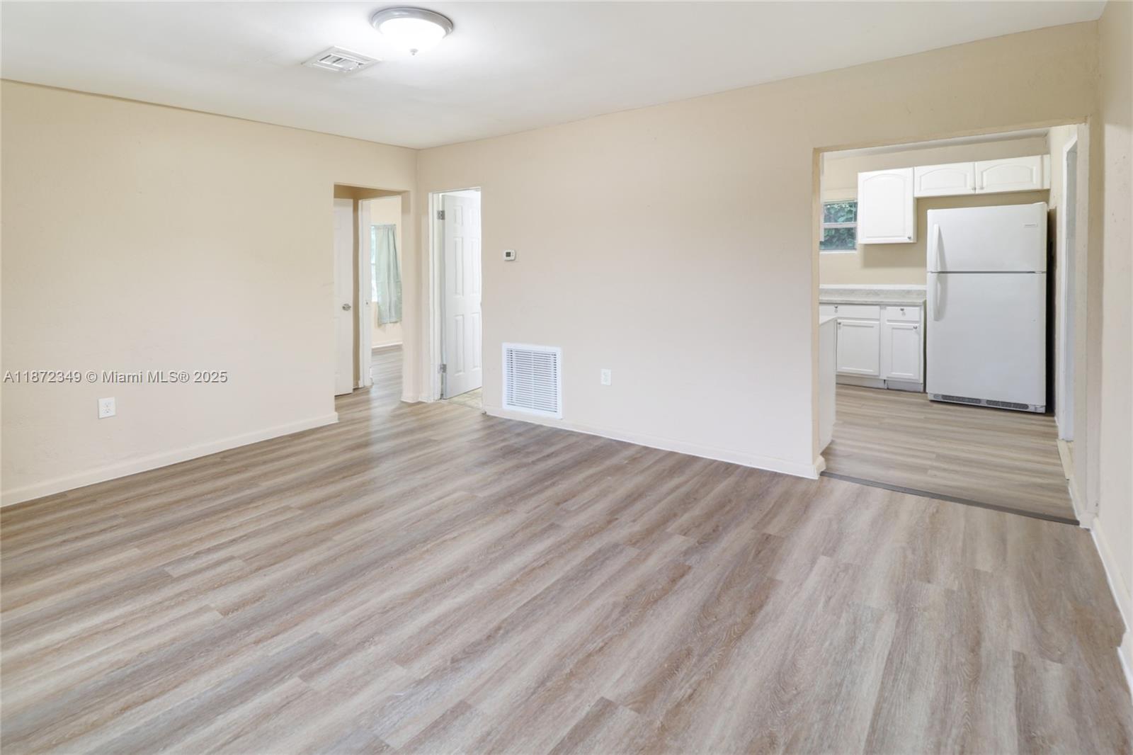 33-48-42 E 50 OF W 100 OF - Residential