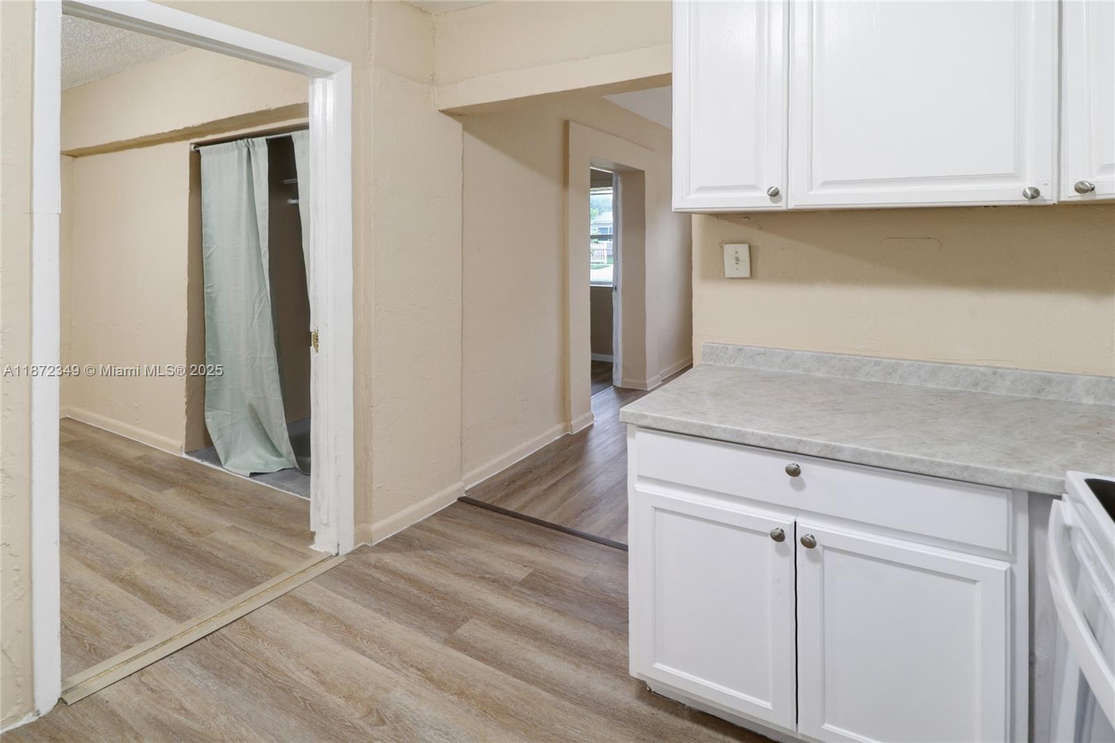 33-48-42 E 50 OF W 100 OF - Residential