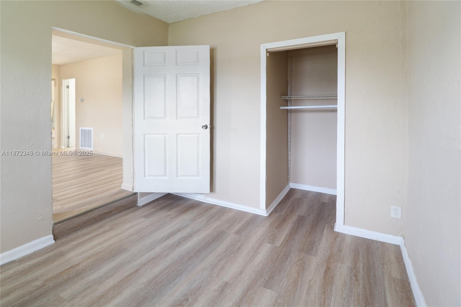 33-48-42 E 50 OF W 100 OF - Residential