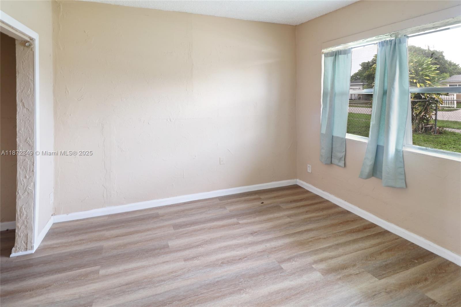 33-48-42 E 50 OF W 100 OF - Residential