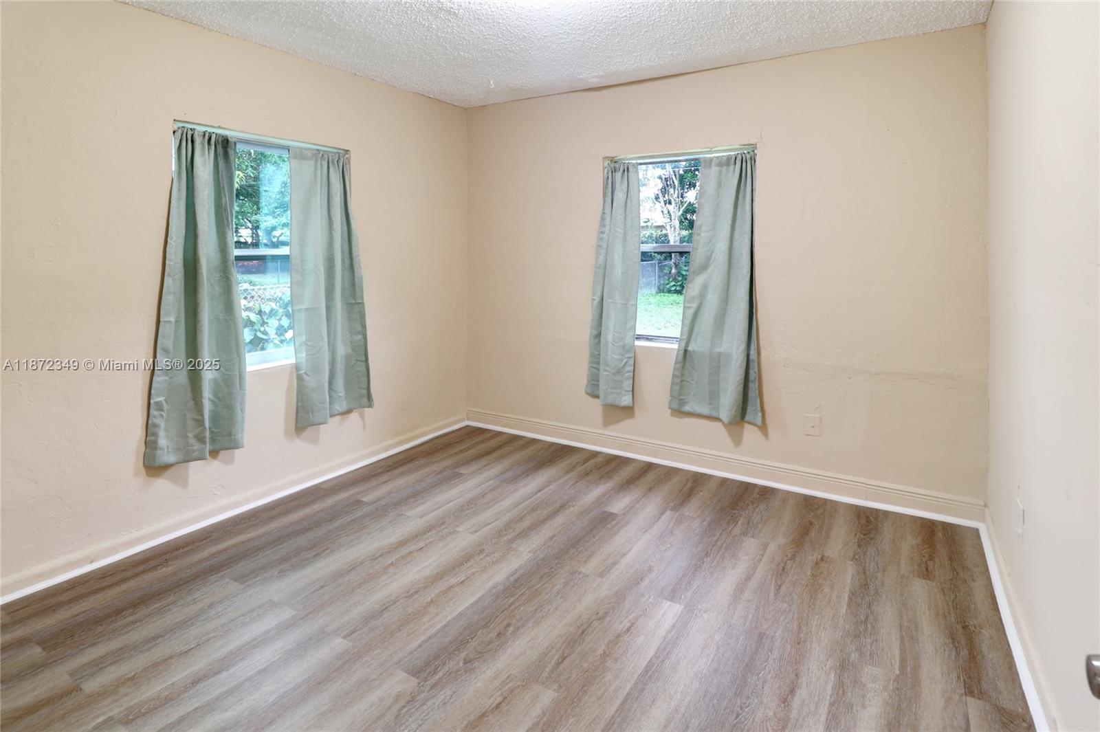 33-48-42 E 50 OF W 100 OF - Residential