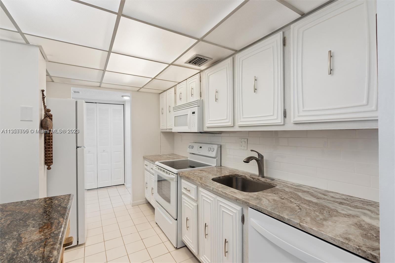 CONDOMINIUM 1 OF ENVIRON - Residential Lease