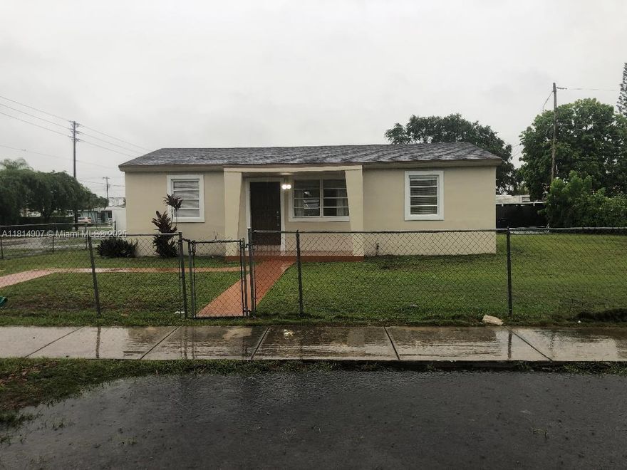 Huge Corner Lot (8,172 sq.ft ) Home featuring: 3 bedrooms/ 2 bathrooms + laundry room with Washer & Dryer
( tenants are responsible for any repairs and maintenances  of washer & dryer )  tiled through-out close to shopping centers, schools, hospital and Palmetto Expressway / Turnpike