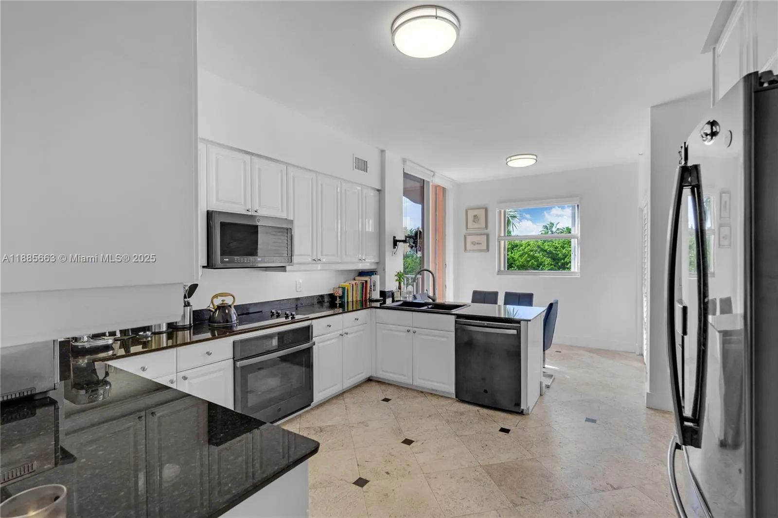 Key Biscayne, Florida 33149, United States, 2 Bedrooms Bedrooms, ,3 BathroomsBathrooms,Residential,Active,217376