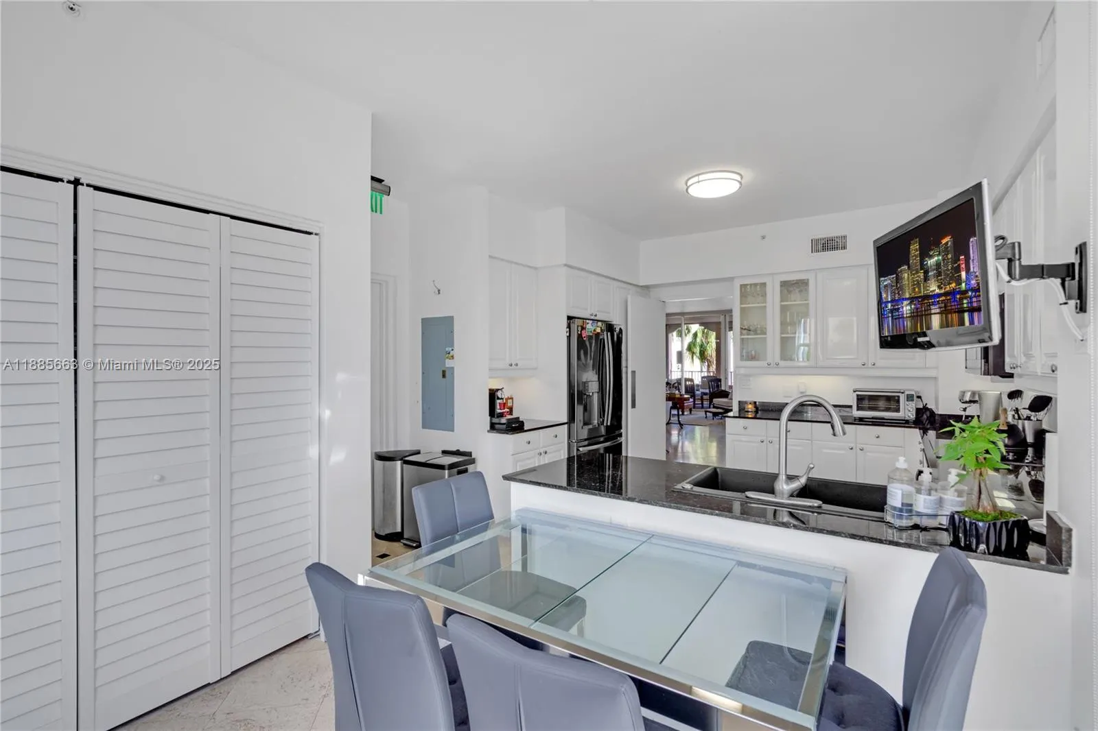 Key Biscayne, Florida 33149, United States, 2 Bedrooms Bedrooms, ,3 BathroomsBathrooms,Residential,Active,217376