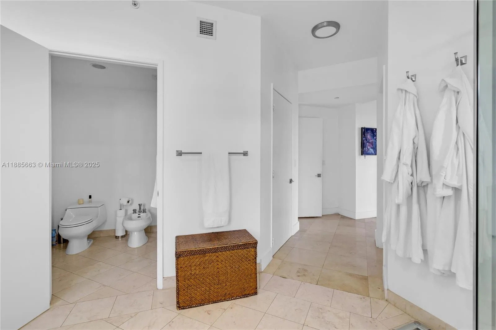 Key Biscayne, Florida 33149, United States, 2 Bedrooms Bedrooms, ,3 BathroomsBathrooms,Residential,Active,217376