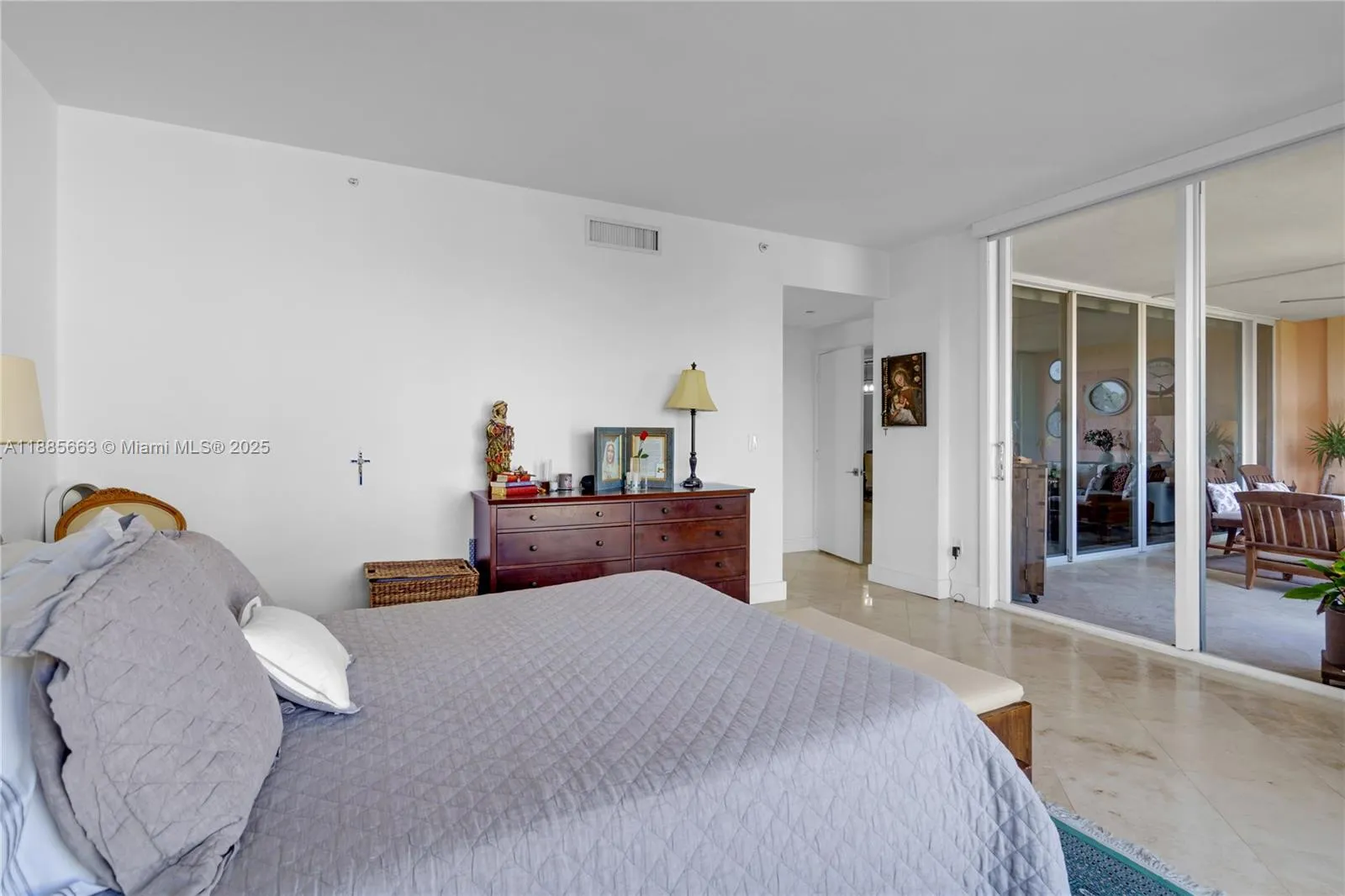 Key Biscayne, Florida 33149, United States, 2 Bedrooms Bedrooms, ,3 BathroomsBathrooms,Residential,Active,217376