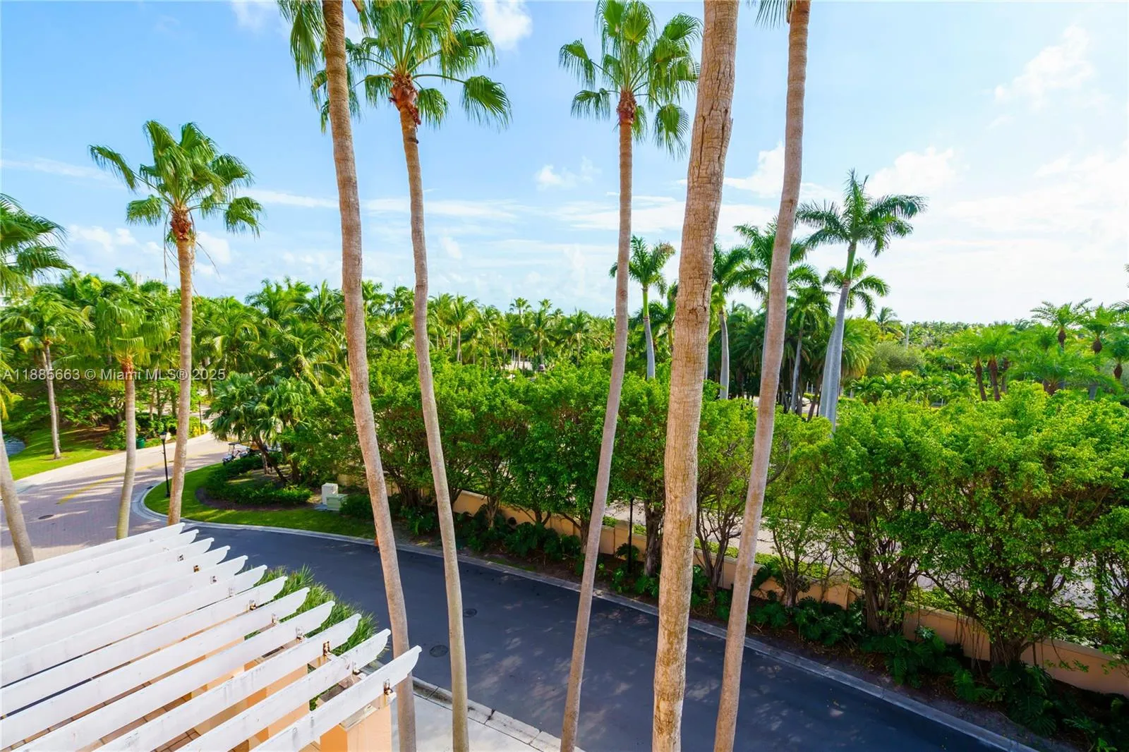 Key Biscayne, Florida 33149, United States, 2 Bedrooms Bedrooms, ,3 BathroomsBathrooms,Residential,Active,217376