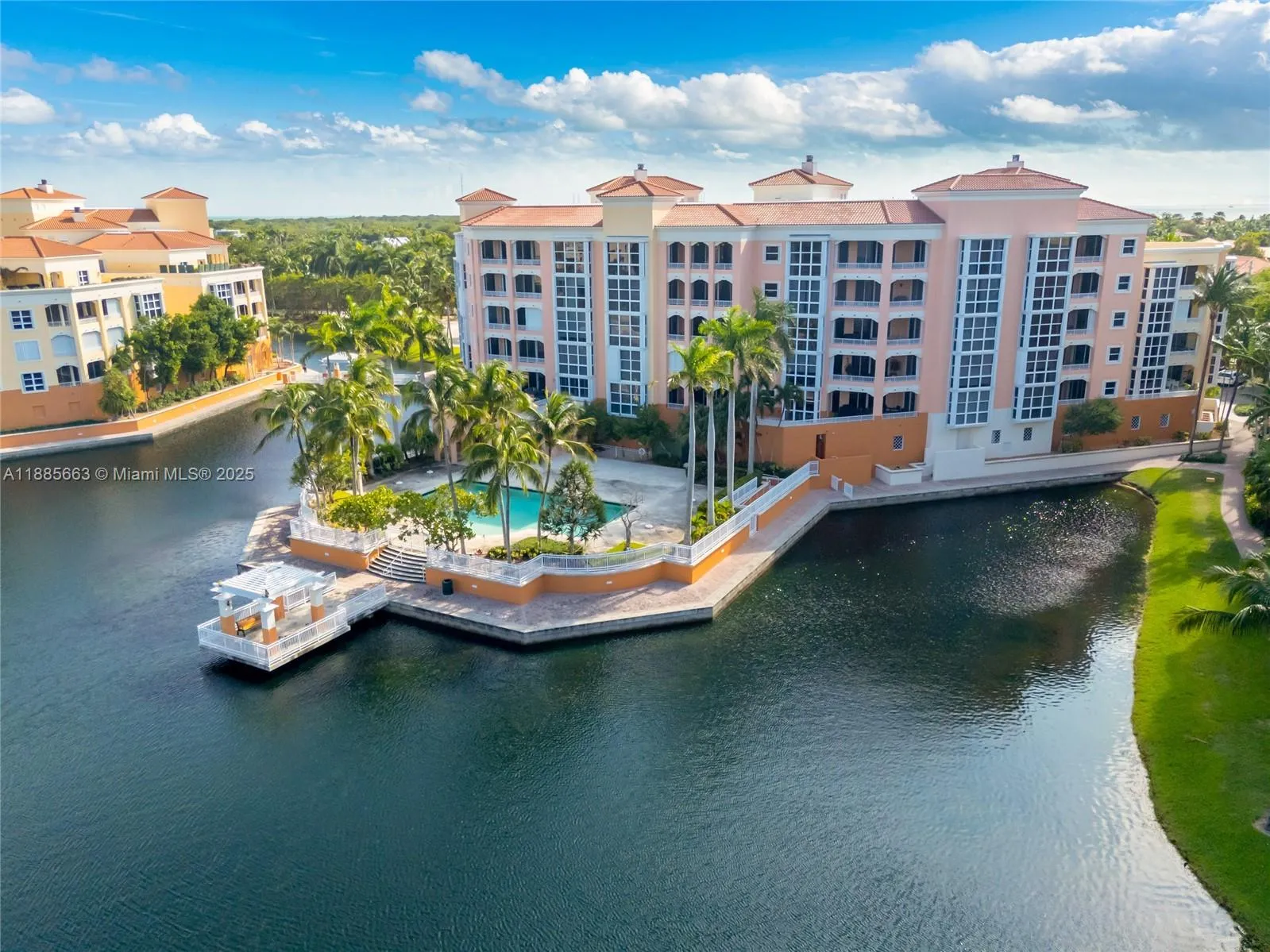 Key Biscayne, Florida 33149, United States, 2 Bedrooms Bedrooms, ,3 BathroomsBathrooms,Residential,Active,217376