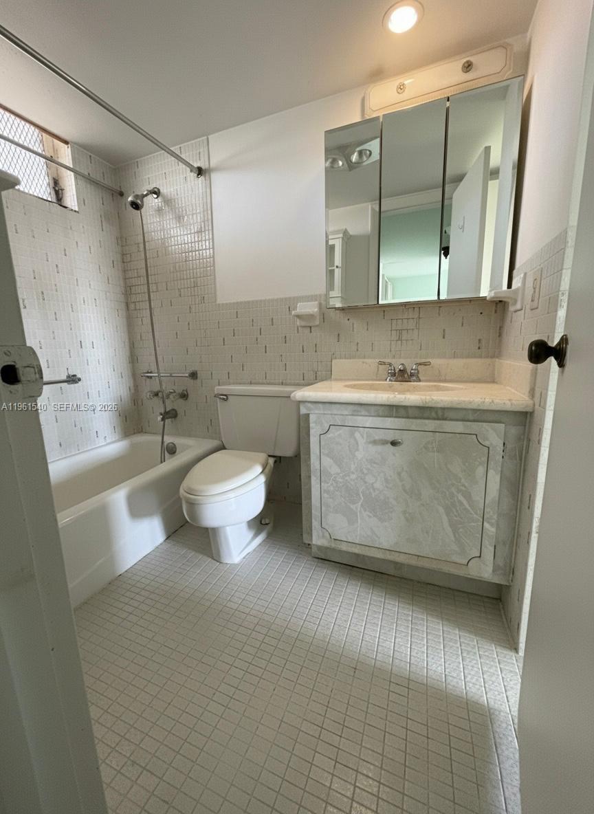 POINT EAST SEC II CONDO - Residential