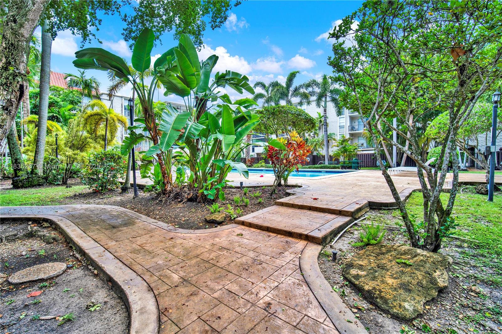 DADELAND GROVE CONDO - Residential