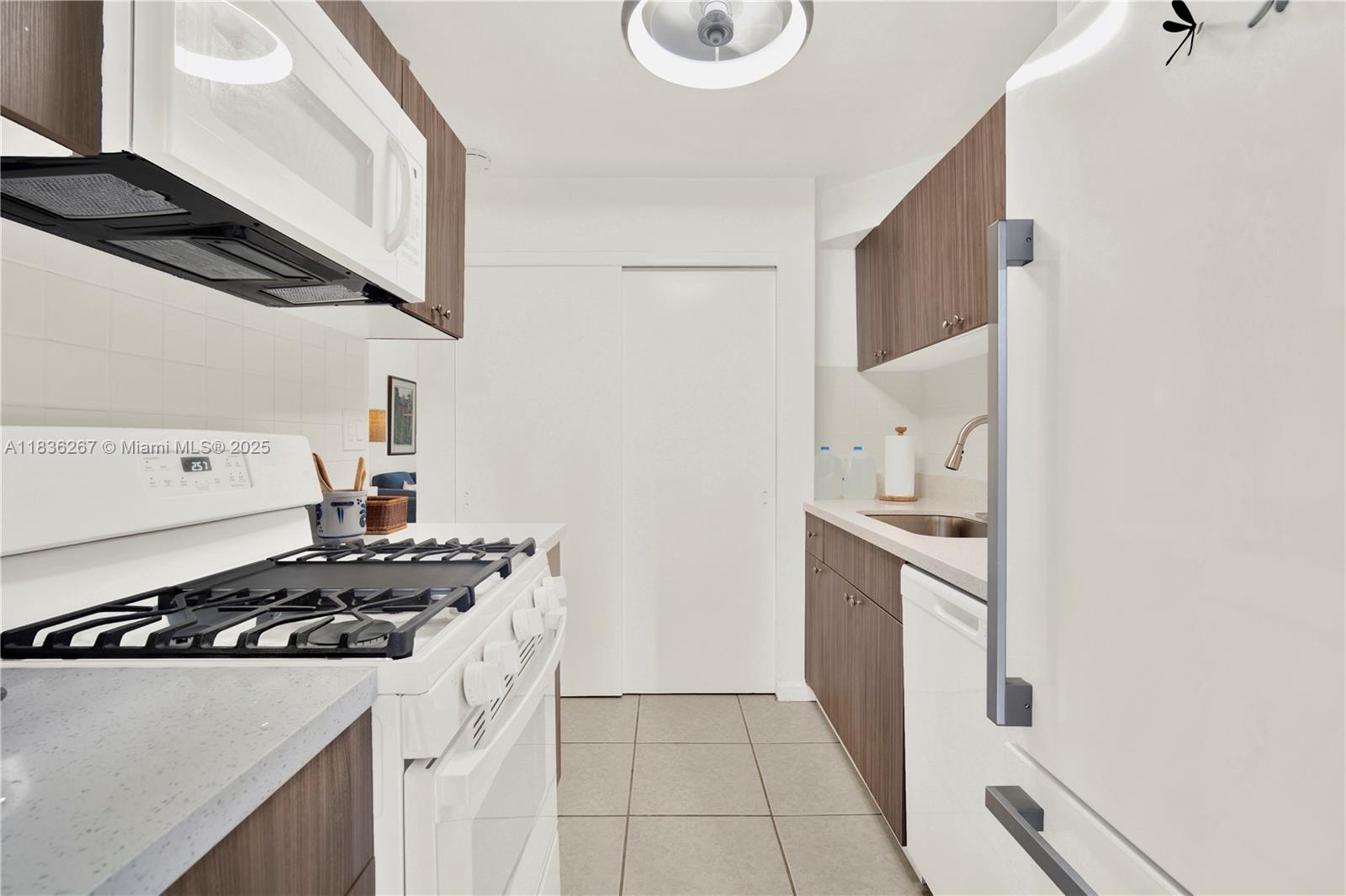 DADELAND GROVE CONDO - Residential