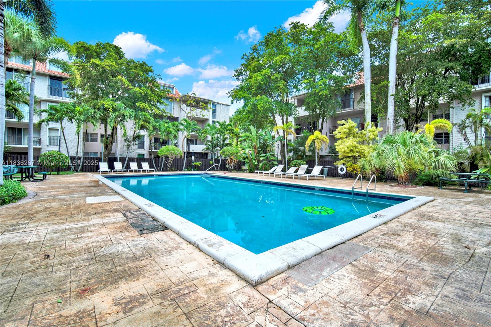 DADELAND GROVE CONDO - Residential