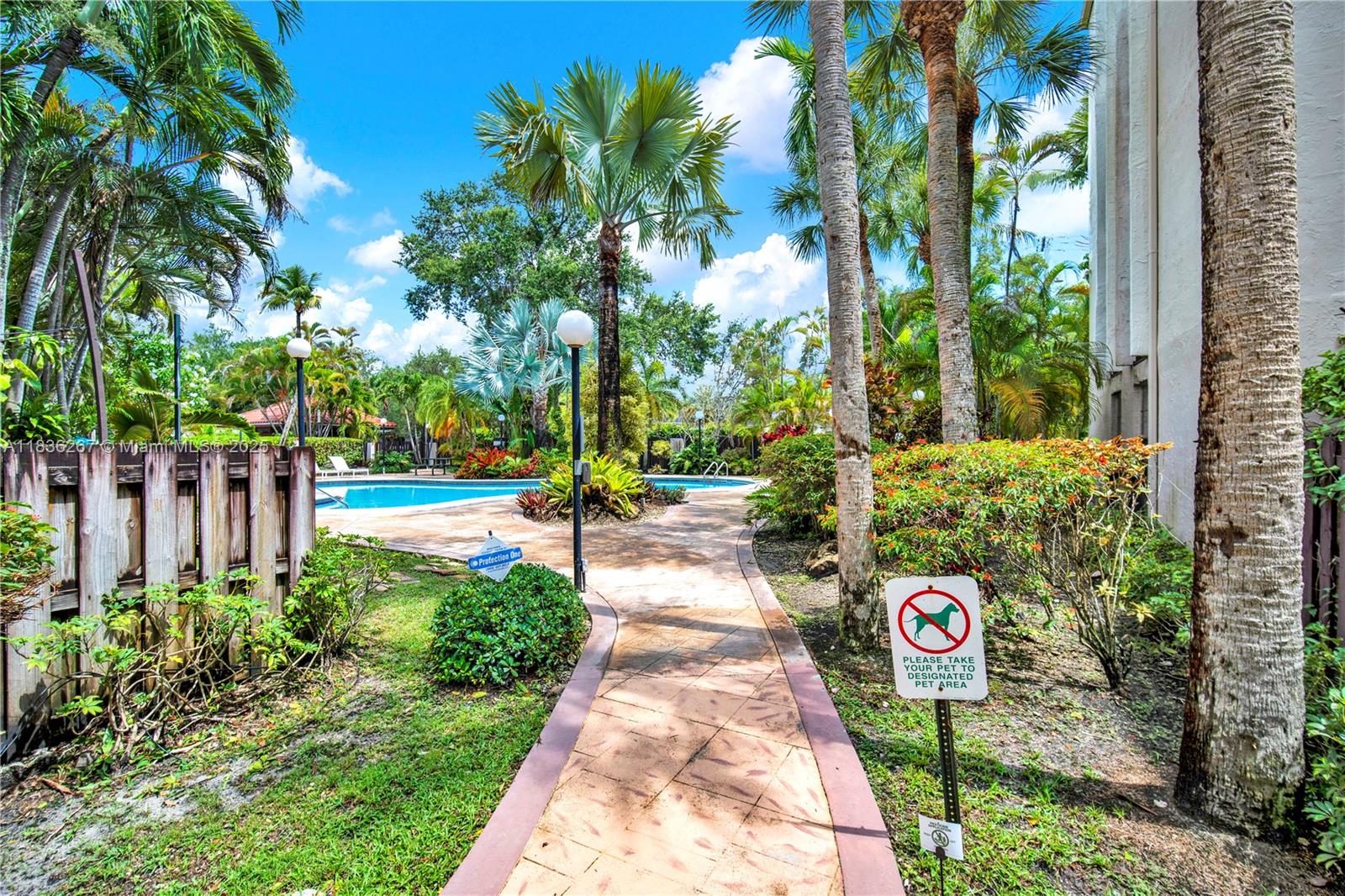 DADELAND GROVE CONDO - Residential