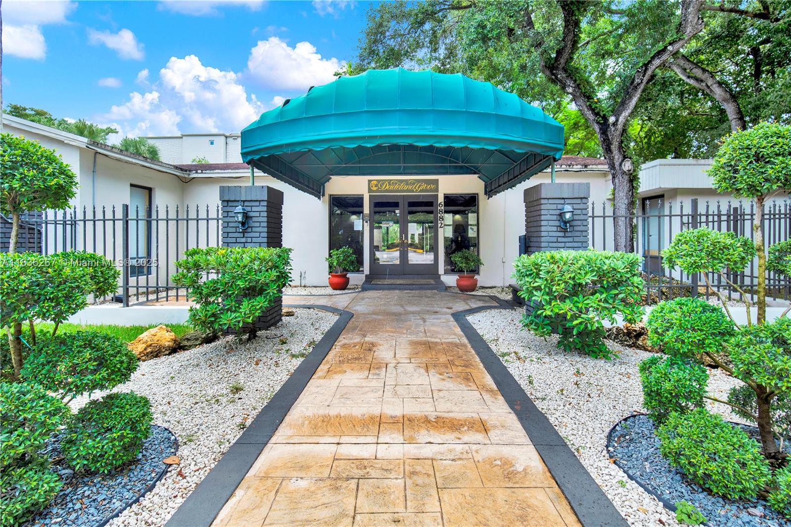 DADELAND GROVE CONDO - Residential