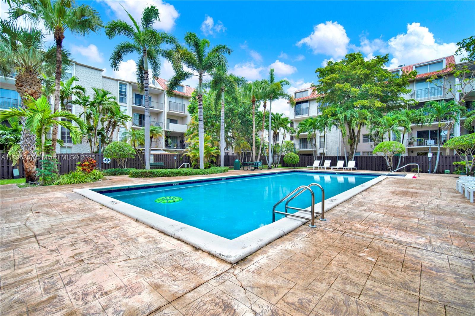 DADELAND GROVE CONDO - Residential