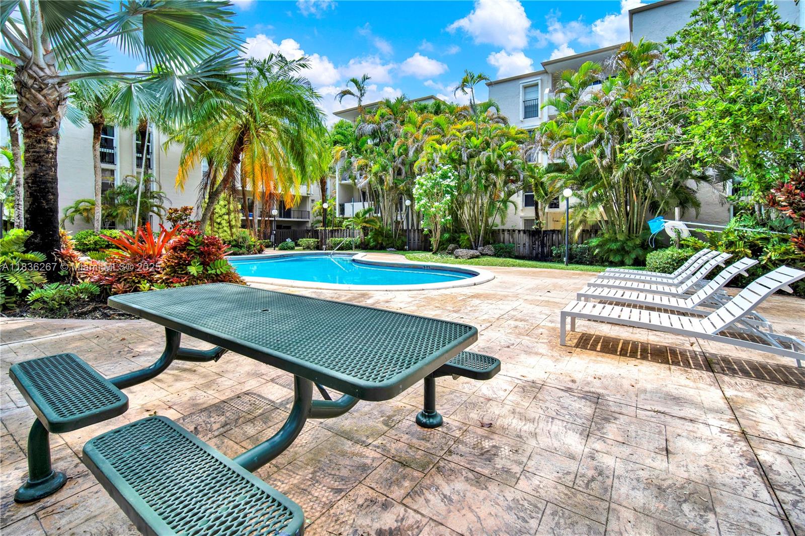 DADELAND GROVE CONDO - Residential