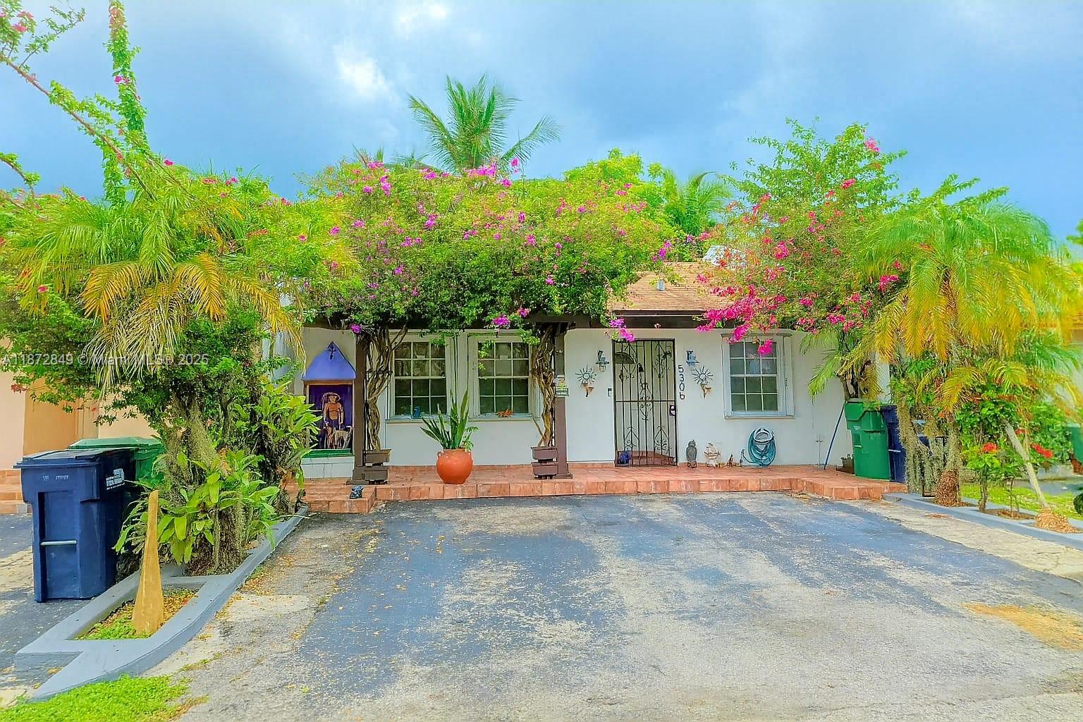Well-maintained 3 bed, 2 bath townhouse in a quiet community. Features include an outdoor kitchen with BBQ, private enclosed patio, and washer/dryer. Owner-occupied and move-in ready. Conveniently located near excellent schools, shopping, and dining. A true gem in a peaceful neighborhood! Don't miss the opportunity to make it yours.