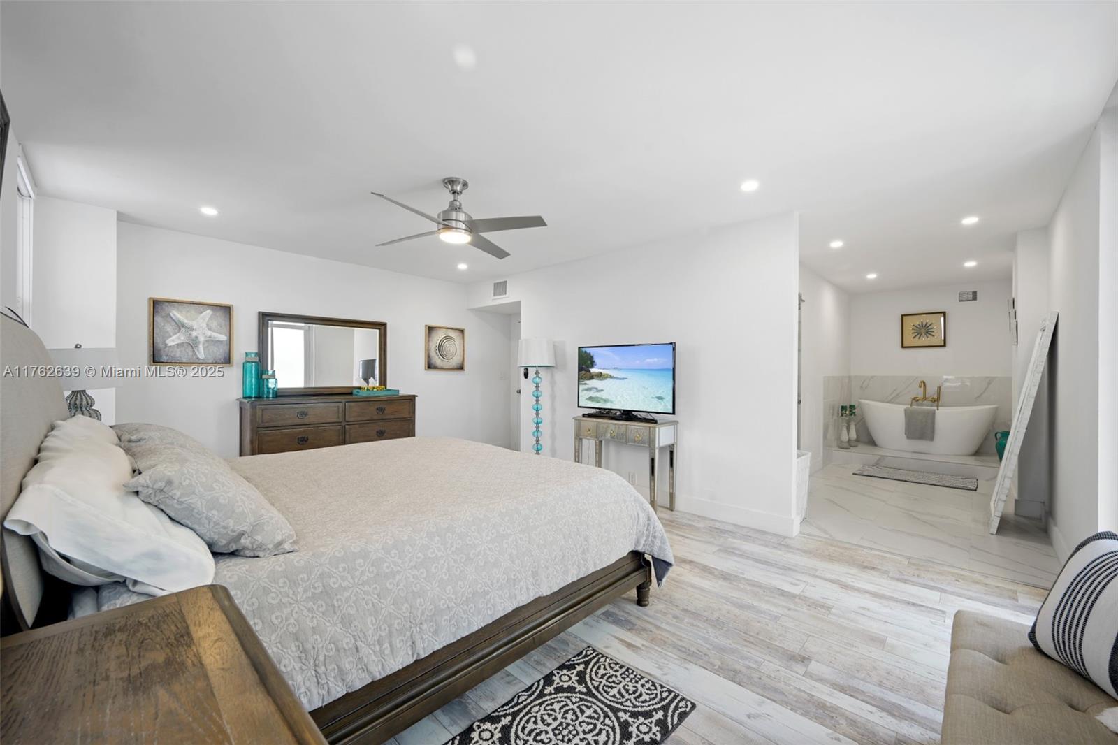 SEA AIR TOWERS CONDO - Residential Lease